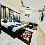 Hotel Sheela, 100M From Taj Mahal