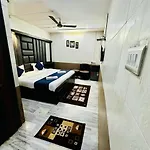 Hotel Sheela, 100M From Taj Mahal