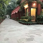 Hotel Sheela, 100M From Taj Mahal