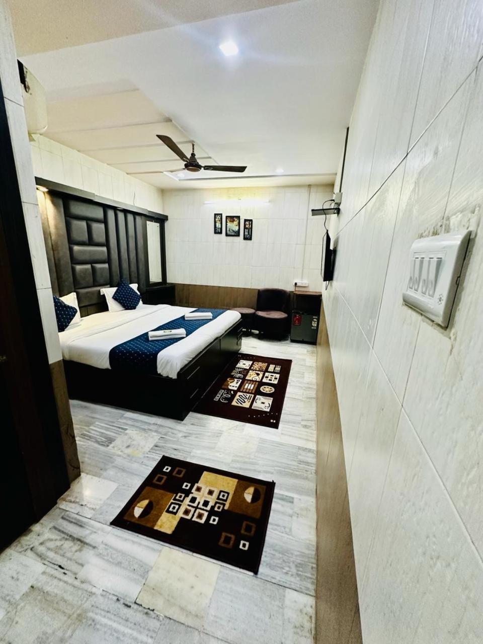 Hotel Sheela, 100m From Taj Mahal