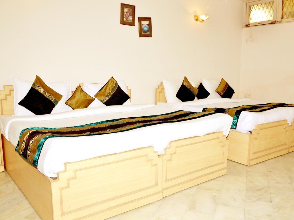 Hotel Sheela, 100m From Taj Mahal
