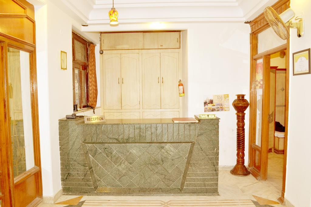 Hotel Sheela, 100m From Taj Mahal 2*