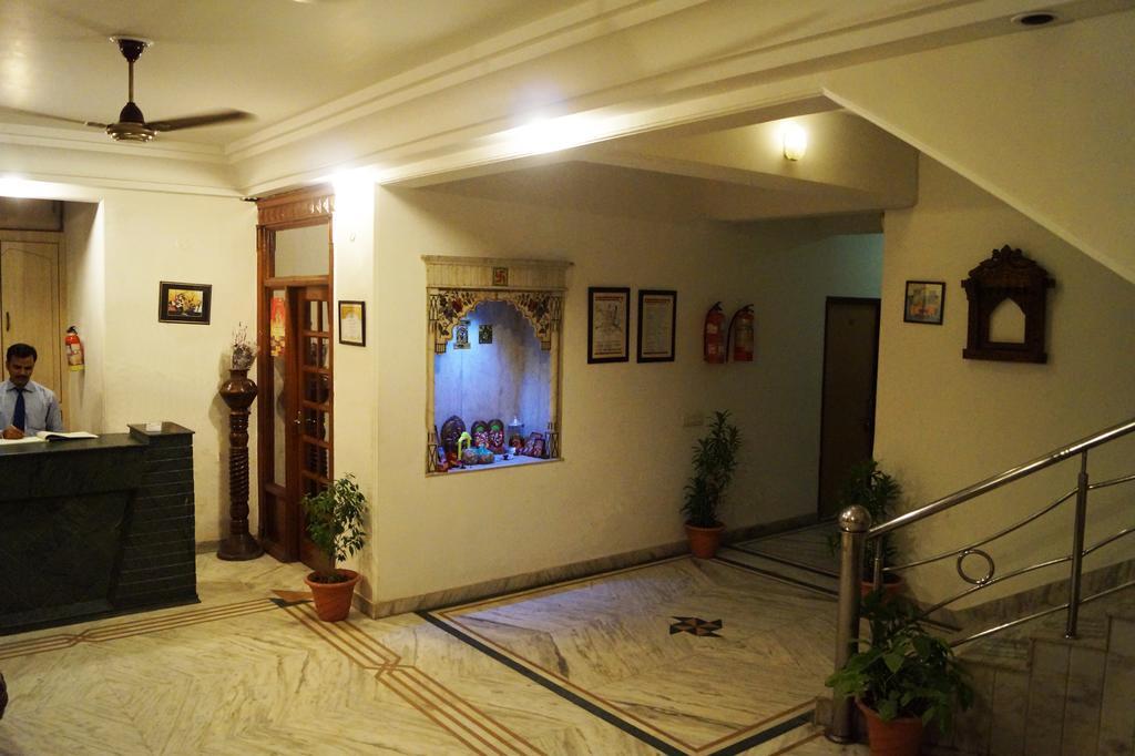 Sheela, 100m From Taj Mahal Hotel 2*