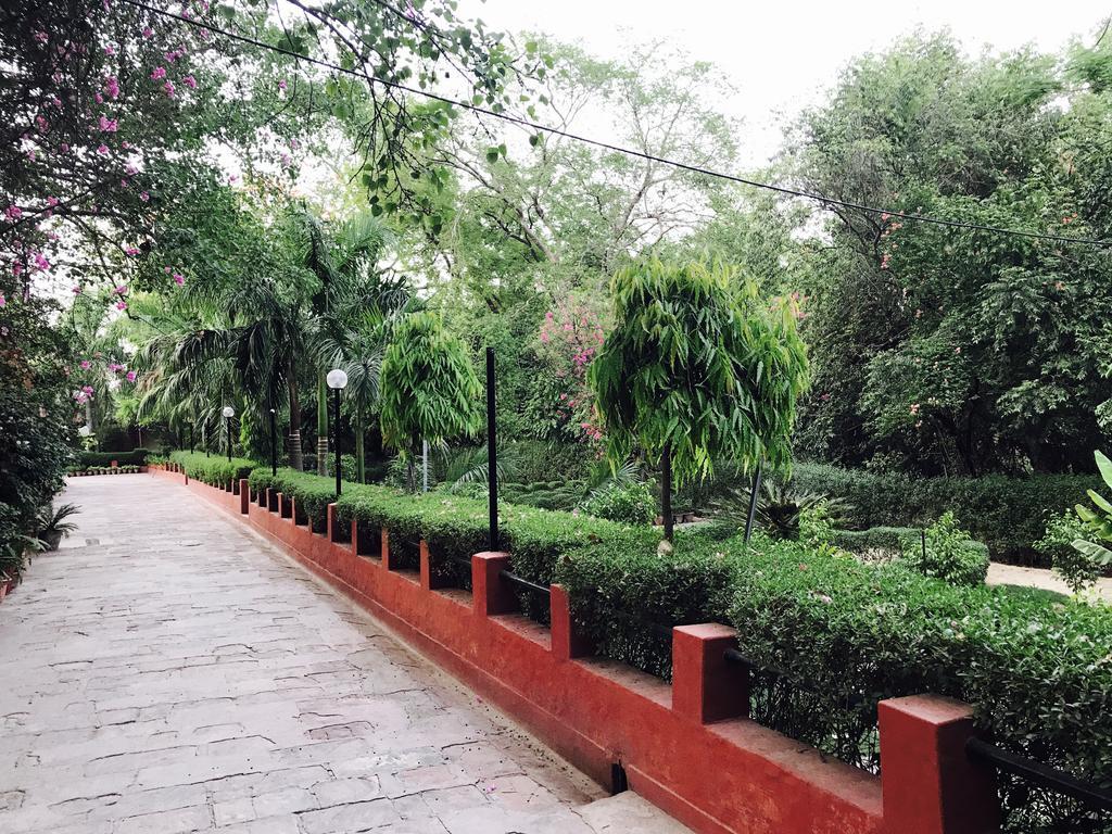 Hotel Sheela, 100m From Taj Mahal