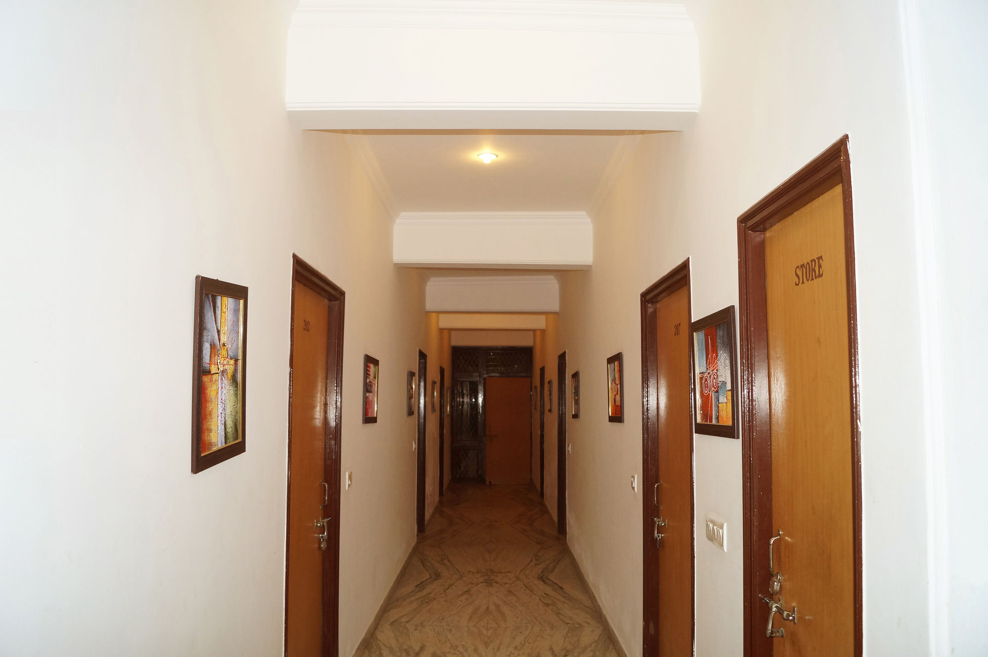 Hotel Sheela, 100m From Taj Mahal