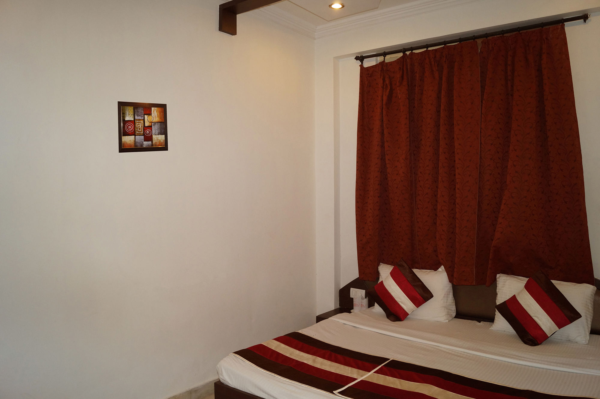 Hotel Sheela, 100m From Taj Mahal 2*